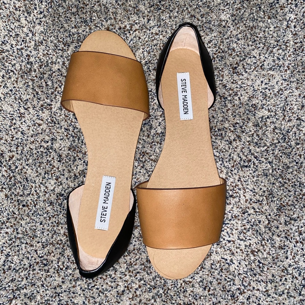 Steve Madden black and tan sandals